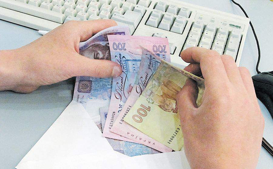 Рада может разрешить работникам самим выбирать банк для получения зарплаты