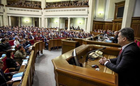 В проекте изменений в Конституцию нет ни одного намека на федерализацию, — Порошенко В проекте изменений в Конституцию нет ни одного намека на федерализацию, — Порошенко