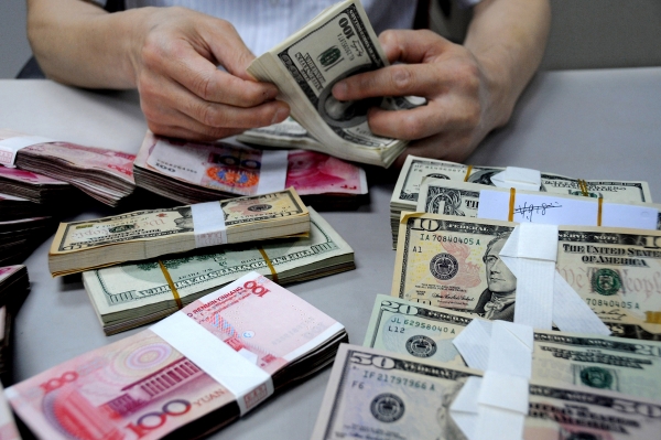 Українці в серпні купили валюти на $ 49,1 мільйона