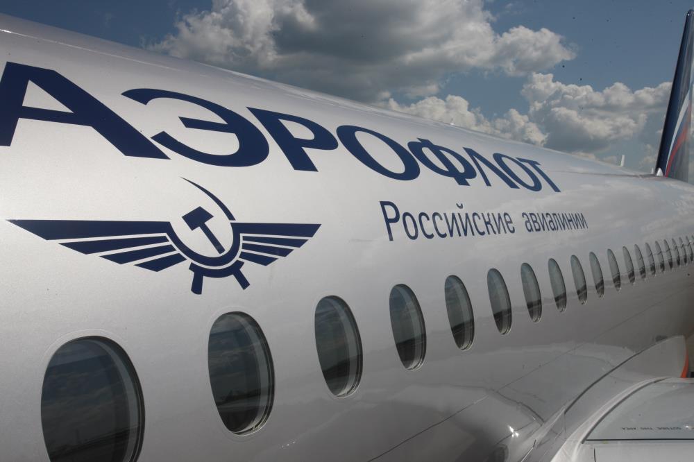 Украина полностью прекращает авиасообщение с РФ
