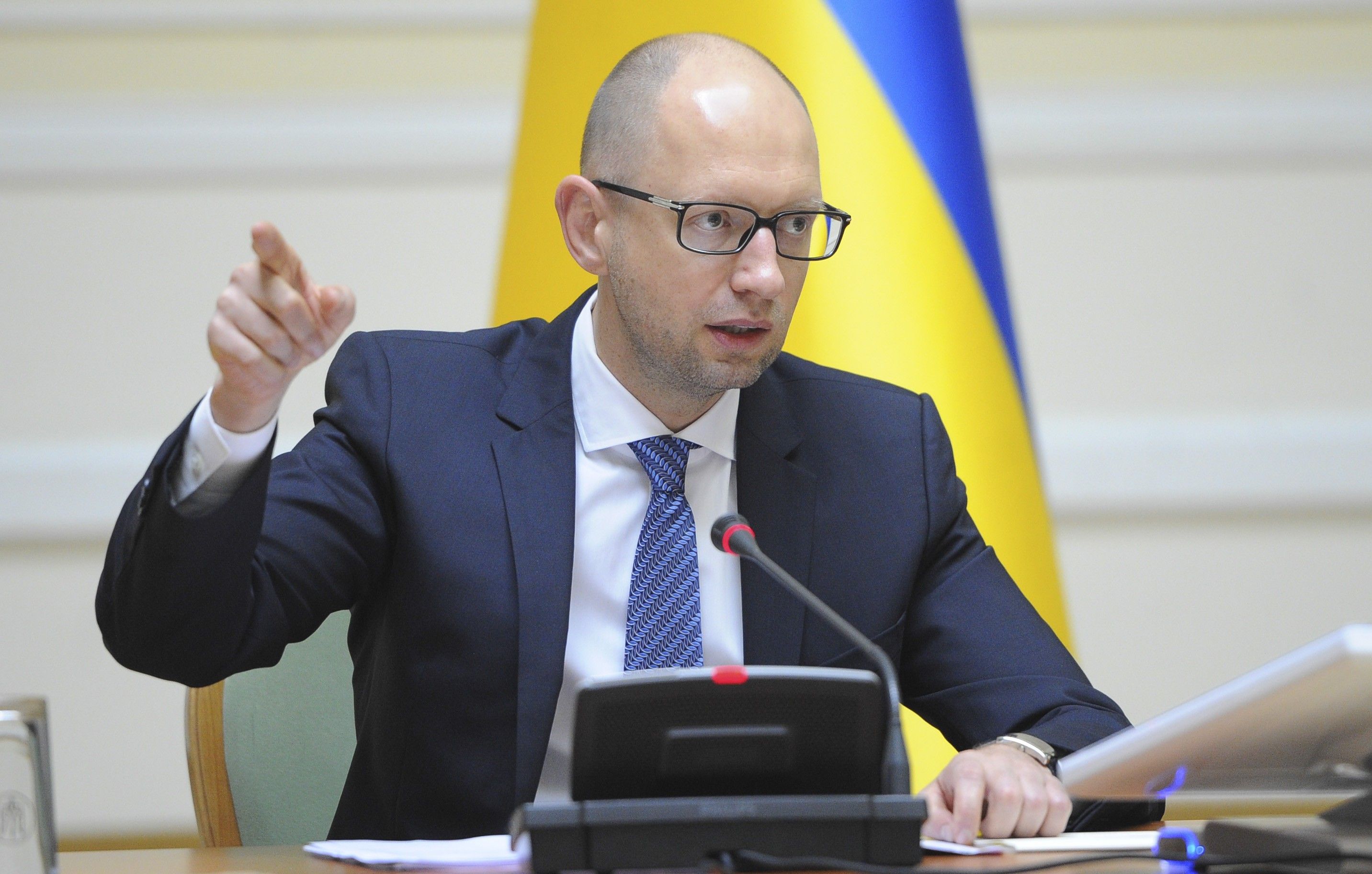 Кабмін вирішив повністю закрити авіапростір України для літаків РФ