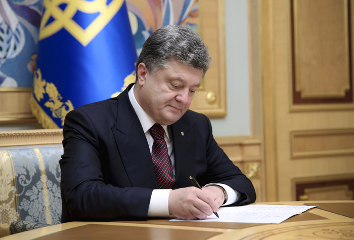 Порошенко подписал указ о введении в действие «списка Савченко»