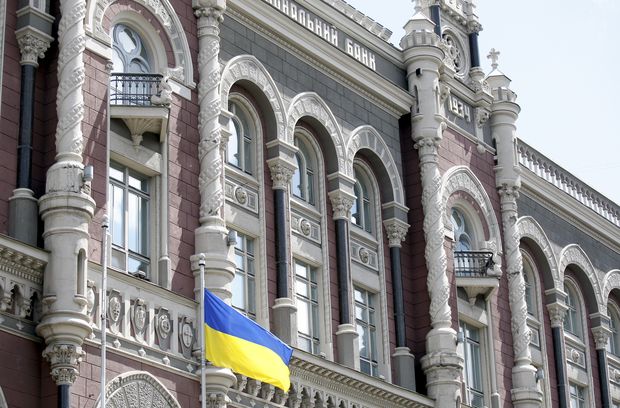 НБУ купив на міжбанку ще $63,6 млн