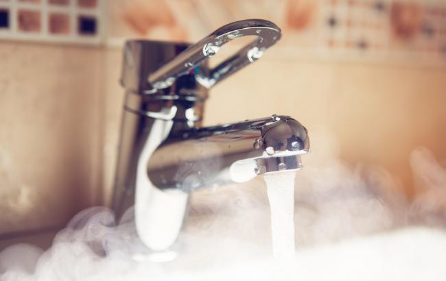 Тарифи по-новому: в Україні подорожчала гаряча вода і тепло