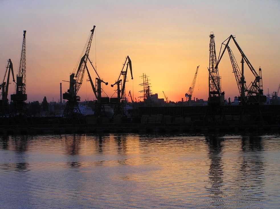 Українські морські порти знизили на 10% переробку вантажів