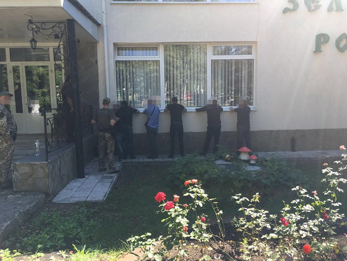 Силовики задержали свыше 100 уголовных авторитетов на похоронах «вора в законе»