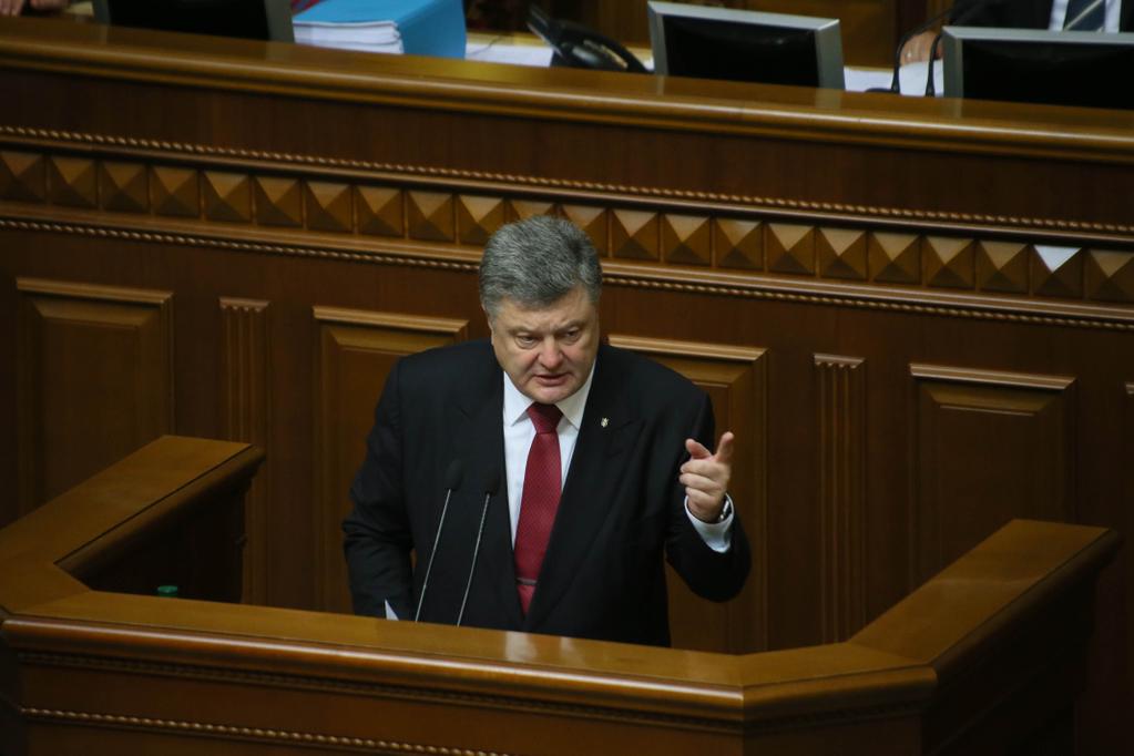 Порошенко списав спад економіки на агресію Росії