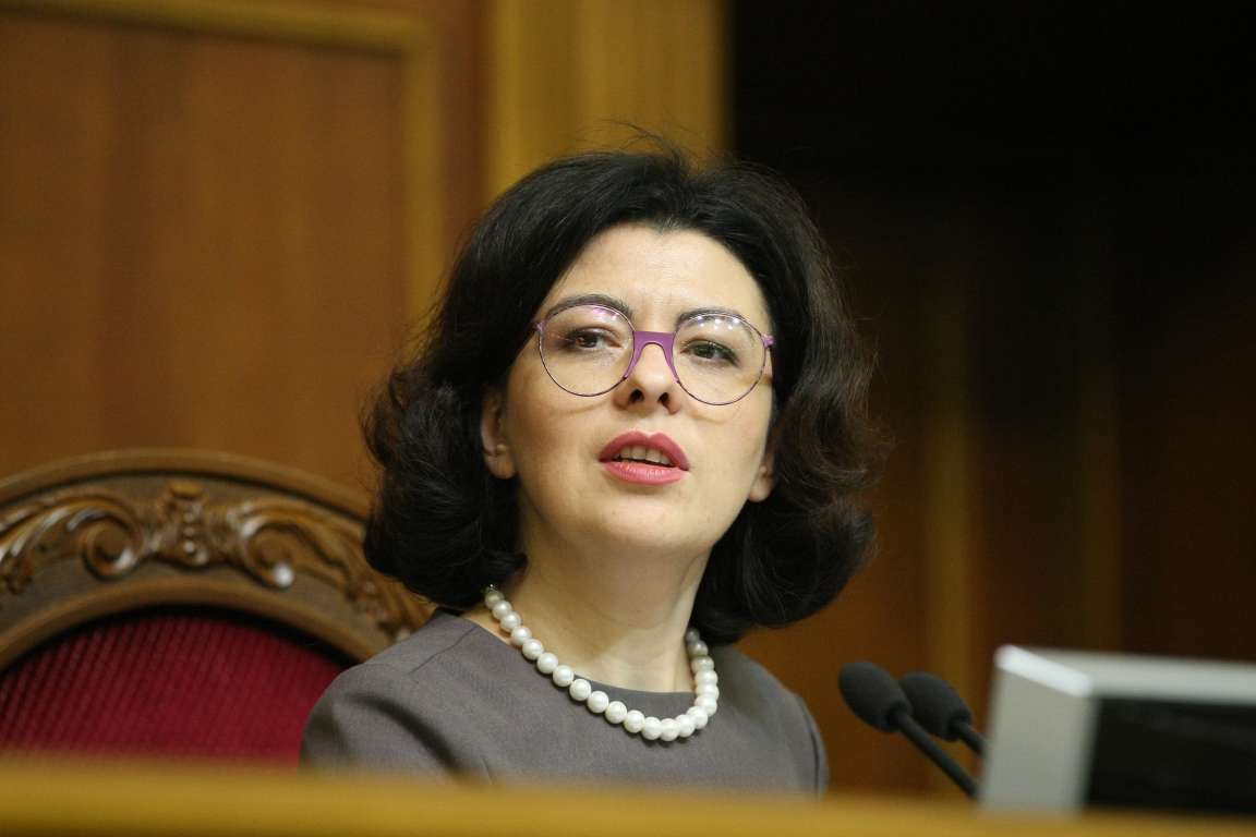 Вице-спикер парламента Сыроид закрыла работу Рады и распустила нардепов до 20 сентября