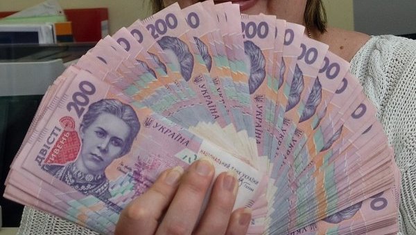 Клієнтам проблемних «Дельта Банка» і КБ «Хрещатик» почали виплати