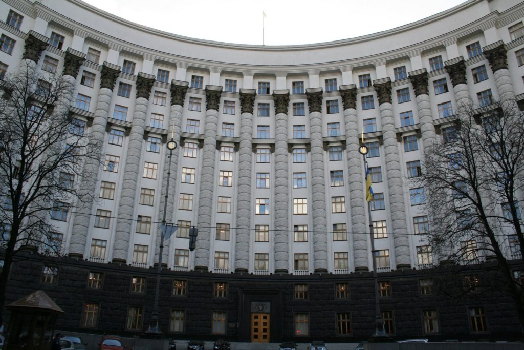 Кабмин решил повысить минимальные цены на ряд алкогольной продукции