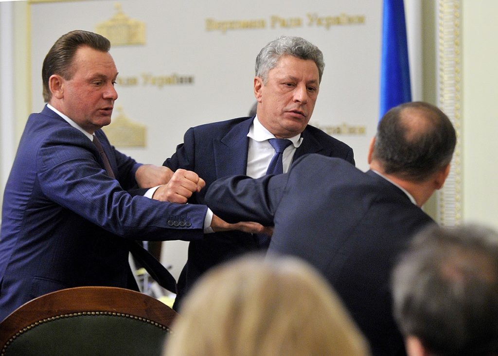 Як Бойко бився з Ляшко на погоджувальній раді парламенту (ВІДЕО) Як Бойко бився з Ляшко на погоджувальній раді парламенту (ВІДЕО)