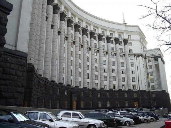 Кабмін обіцяє підняти зарплату бюджетникам на 12,7%