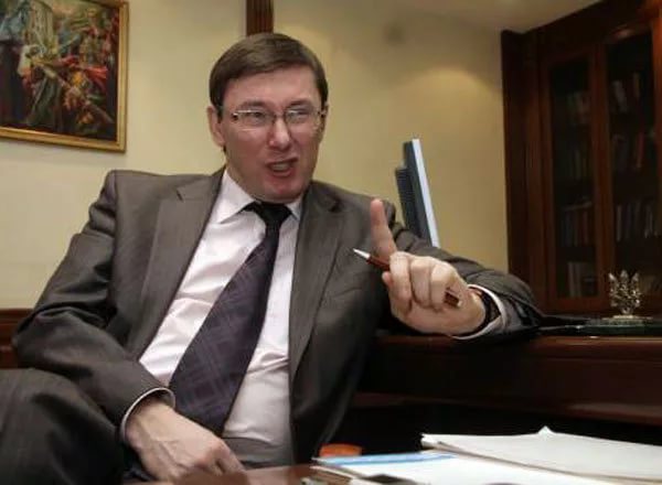 Суд разрешил конфискацию в Госбюджет Украины около 1,5 млрд долларов у Януковича и «семьи» — Юрий Луценко