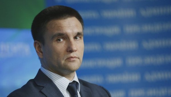 Украинцы без виз смогут ездить в 100 стран — Климкин