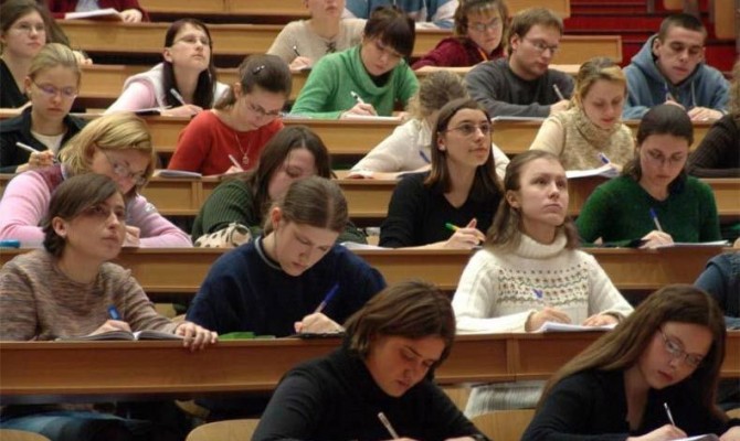 Правительство сократило госзаказ на набор в вузы на 20,7%