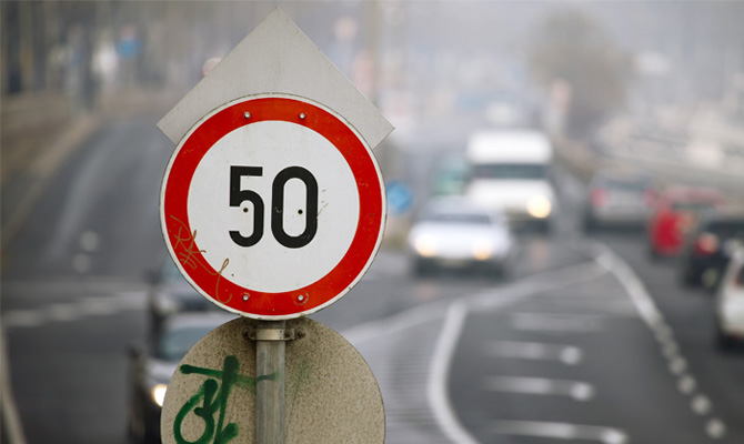 Кабмін анонсує обмеження швидкості в містах до 50 км / год