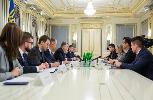 Президент України і директор General Electric обговорили участь компанії в модернізації дизельних локомотивів для «Укрзалізниці»