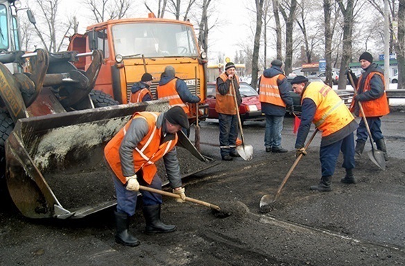 Фіскали за рік перерахували на ремонт доріг 12 млрд грн