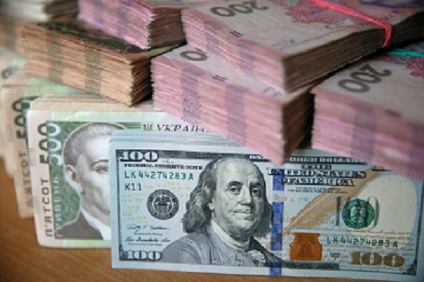 Украинцы в декабре продали банкам на $65 миллионов больше валюты, чем купили