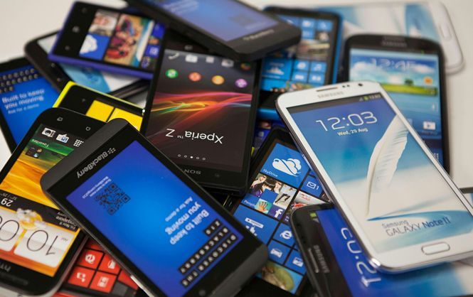 Американські вчені знайшли спосіб заряджати смартфони з допомогою повітря Американські вчені знайшли спосіб заряджати смартфони з допомогою повітря