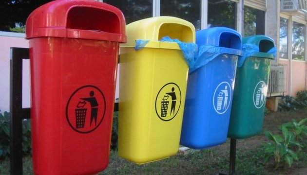 Столичних школярів навчатимуть заробляти на смітті Столичних школярів навчатимуть заробляти на смітті