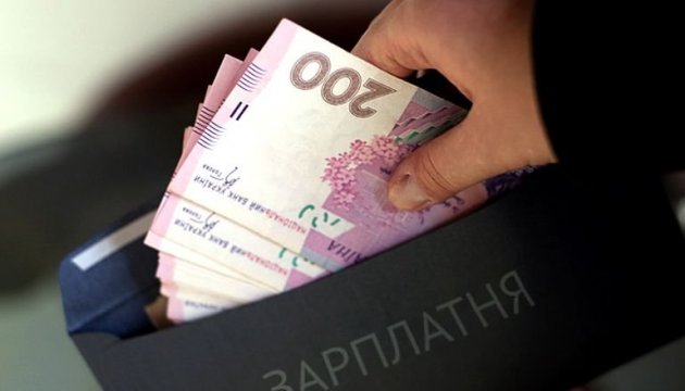 В Україні середня зарплата у березні перевищила 8000 грн