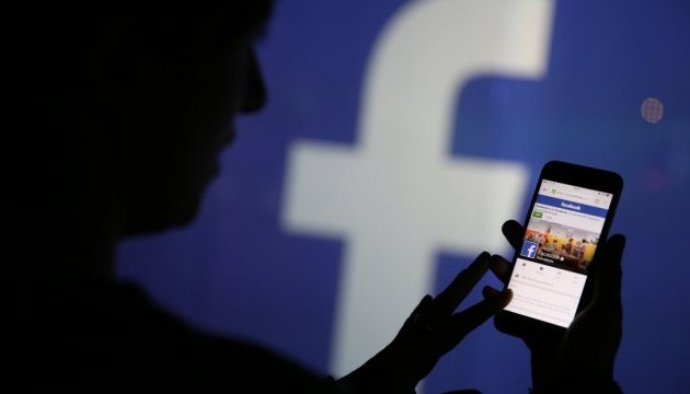 Соцмережа Facebook може стати платною