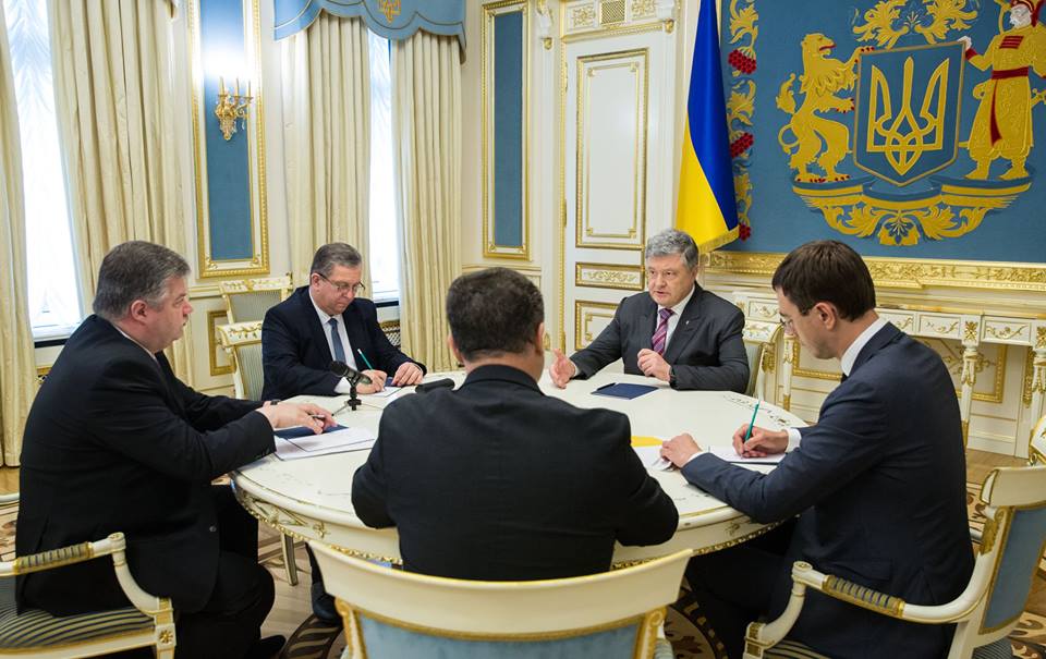 Петро Порошенко виступив проти скорочення відділень Укрпошти Петро Порошенко виступив проти скорочення відділень Укрпошти