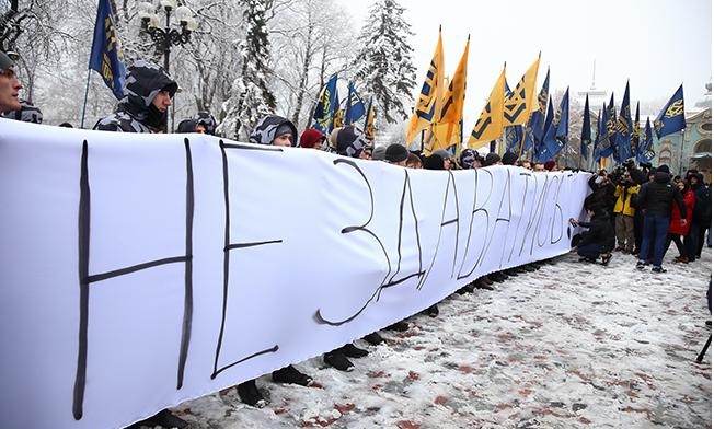 Военное положение поддержали только 30% украинцев Военное положение поддержали только 30% украинцев
