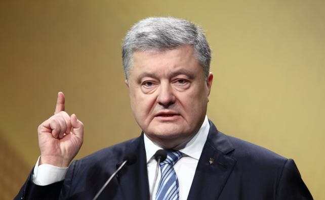 Порошенко заявив про припинення воєнного стану