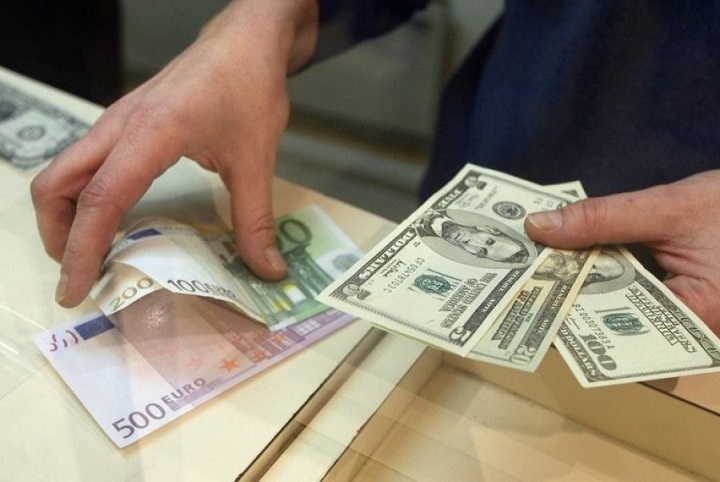 Украинцы смогут менять валюту в почтовых отделениях