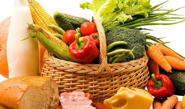 Соціальний продуктовий кошик українців подорожчав втричі