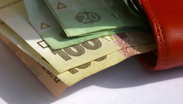 У лютому середня зарплата українців зросла на 10,7%