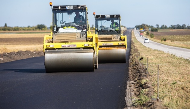 Цифра дня: 6800 кілометрів доріг збудували в Україні за 3 роки