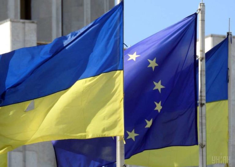 Володимир Зеленський підписав один з ключових законів для «промислового безвізу» з Євросоюзом