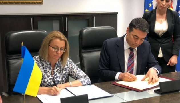 Україна й Північна Македонія уклали угоду про безвізовий режим