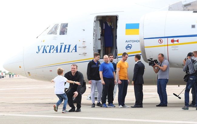 Полонені українці повернулися додому