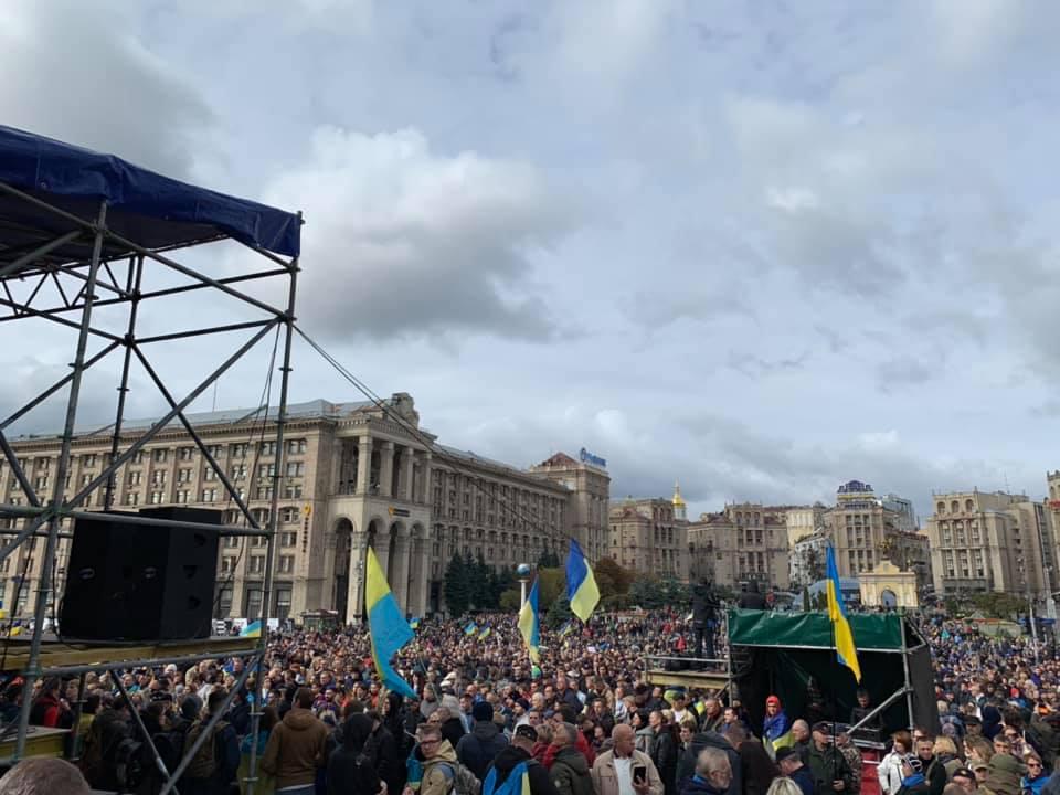 Несколько тысяч украинцев пришли на вече на Майдане Независимости Несколько тысяч украинцев пришли на вече на Майдане Независимости