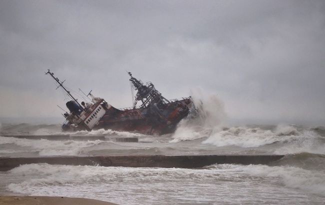 Аварія танкера біля Одеси: забруднення води в 53 рази перевищує норму