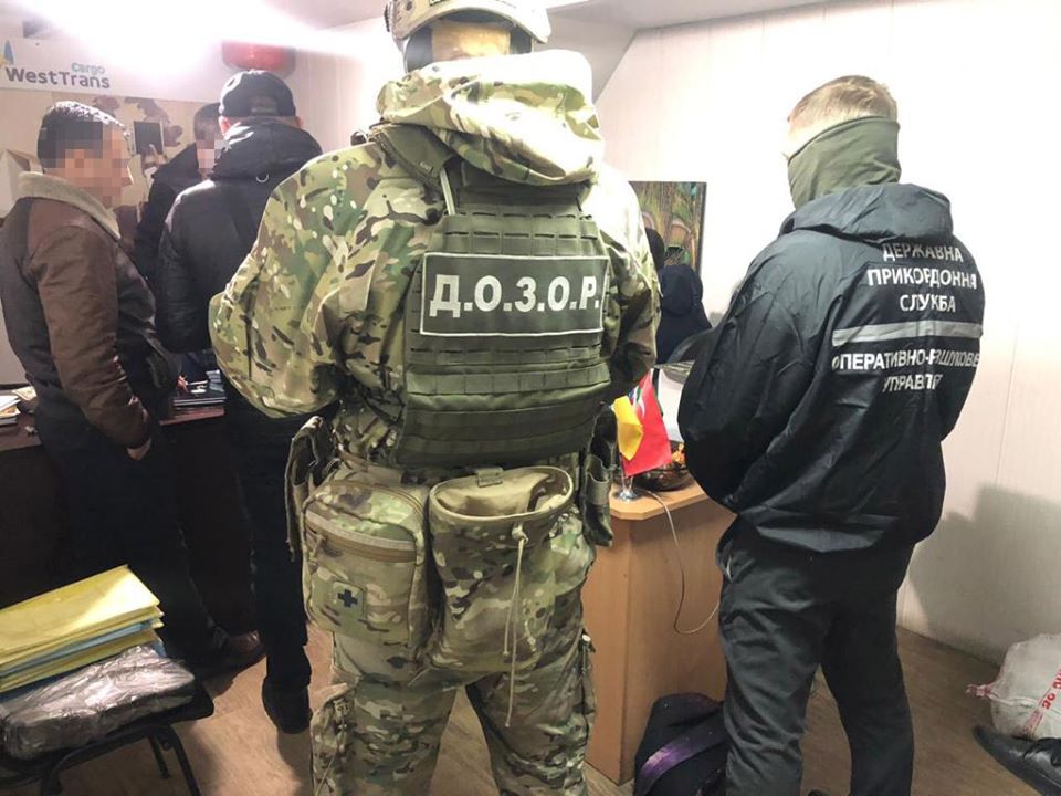 На харьковском рынке «Барабашово» изъяли нелегальных товаров на миллионы гривен