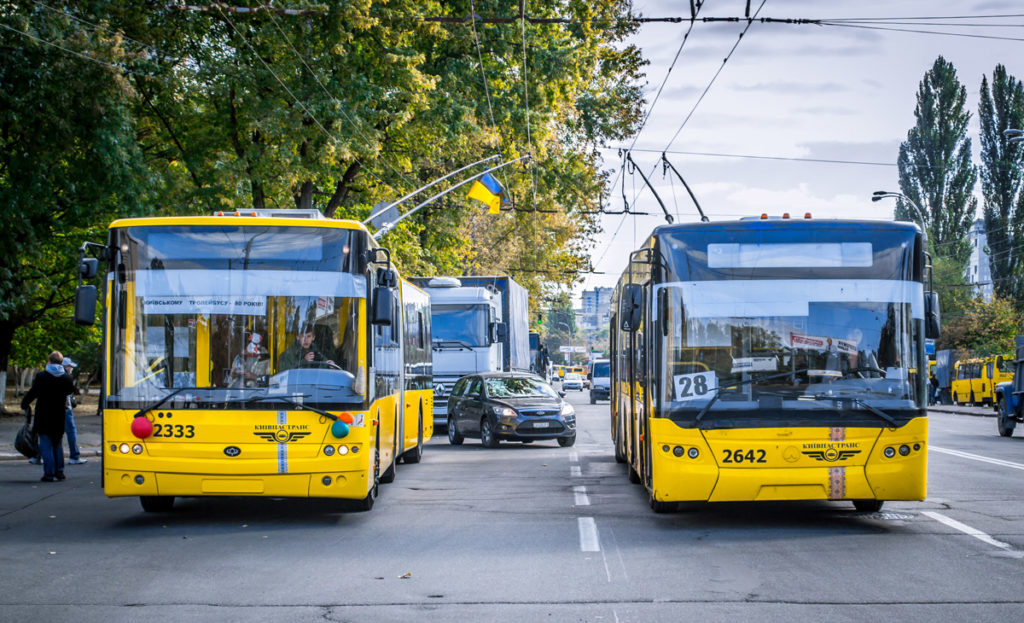 Через дефіцит електроенергії в Києві припинено роботу трамваїв і тролейбусів