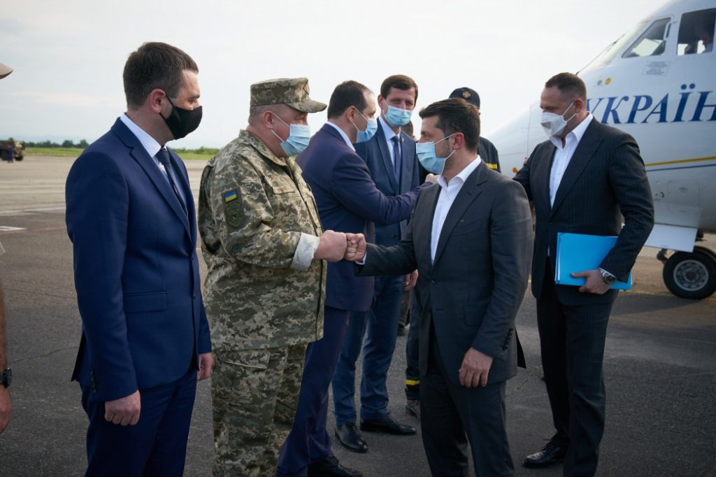 Стихійне лихо на Прикарпатті: Володимир Зеленський прибув до регіону, щоб оглянути наслідки повеней