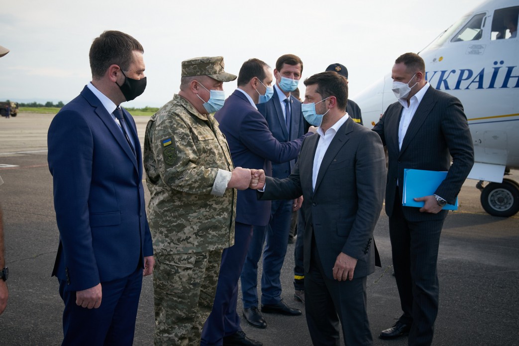 Стихийное бедствие на Прикарпатье: Владимир Зеленский прибыл в регион, чтобы осмотреть последствия наводнений Стихийное бедствие на Прикарпатье: Владимир Зеленский прибыл в регион, чтобы осмотреть последствия наводнений