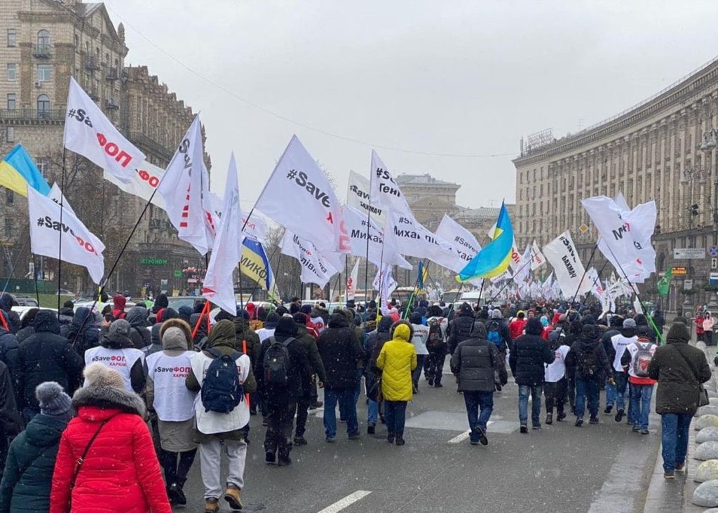 Протест ФЛП в Киеве: стычки предпринимателей с правоохранителями и палатки на Майдане Протест ФЛП в Киеве: стычки предпринимателей с правоохранителями и палатки на Майдане