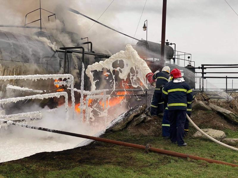 На Миколаївщині горіла нафтобаза На Миколаївщині горіла нафтобаза