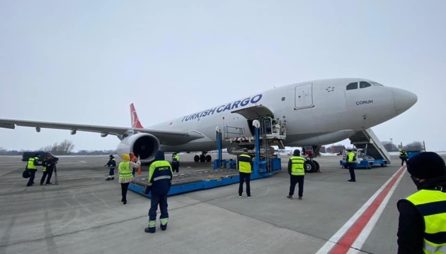 В Украину прибыла первая партия вакцины против COVID-19 В Украину прибыла первая партия вакцины против COVID-19