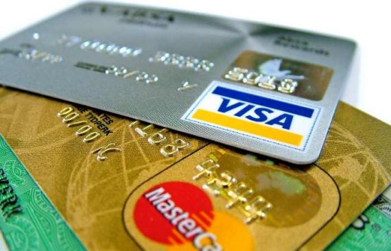 В Україні MasterCard і Visa викрили в монополії