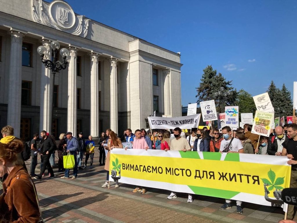 У столиці триває «Марш за Київ». Учасники вимагають реалізувати у місті близько 100 реформ У столиці триває «Марш за Київ». Учасники вимагають реалізувати у місті близько 100 реформ