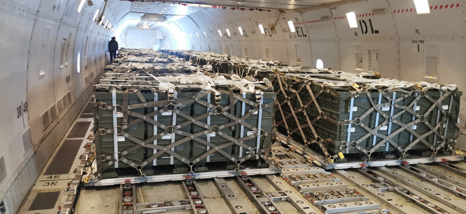 Военная помощь США: в Киеве приземлился седьмой самолет с 85 тоннами боеприпасов