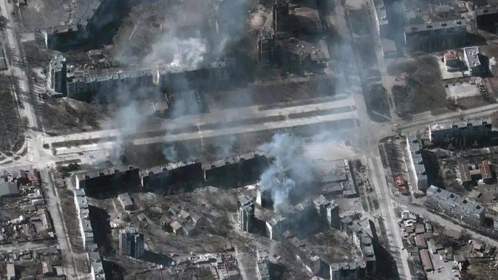 Полум’я з неба на захисників «Азовсталі». Окупанти обстрілюють забороненими бомбами
